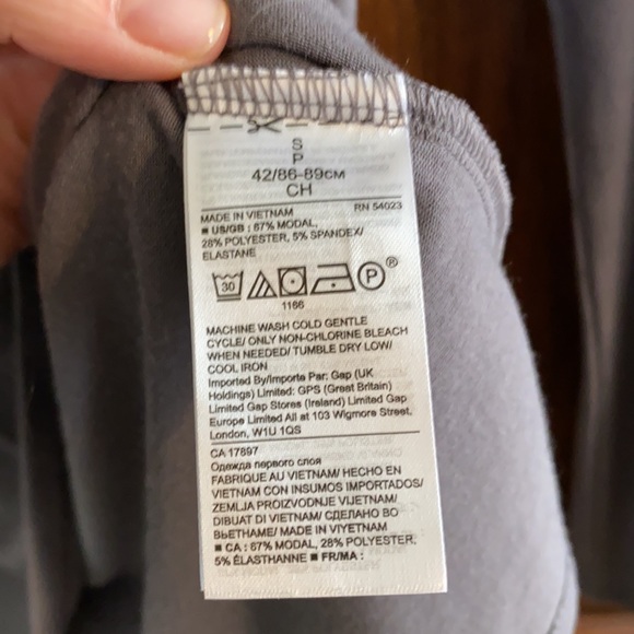 Banana Republic long sleeve T-shirt - Picture 3 of 3